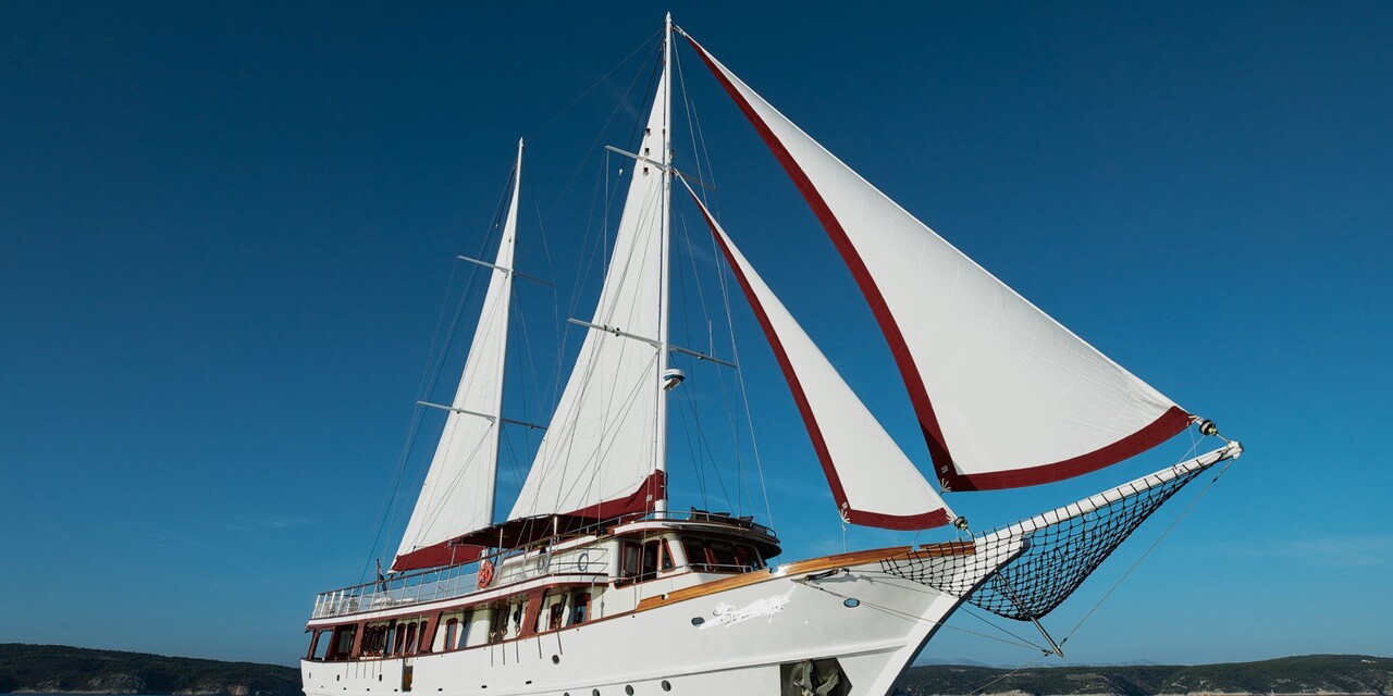 NEW Lux- Sail Cruiser with 9 Cabins for 21 Guests!