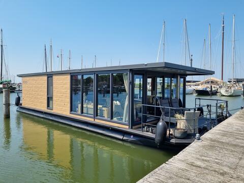 HT Lofts Special Houseboat