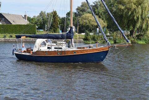 Pintail 27 Compact Sailing Yacht, Wooden gaff